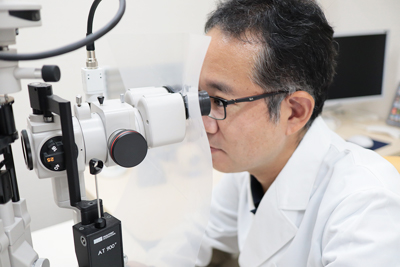 院長 椎葉 義人 診察の様子